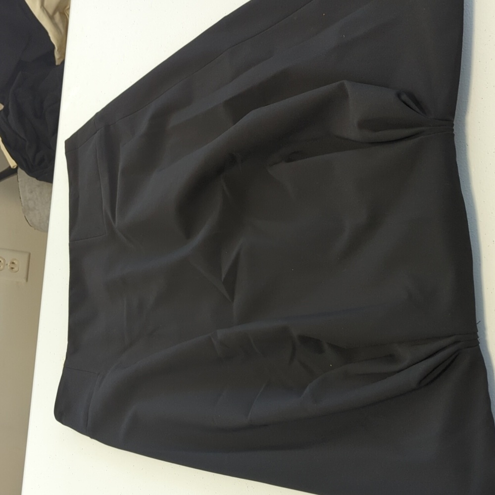 Chich slenderizing bubble front skirt